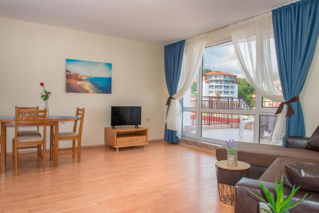 Privilege Beach Apartments Sveti Vlas Bagian luar foto