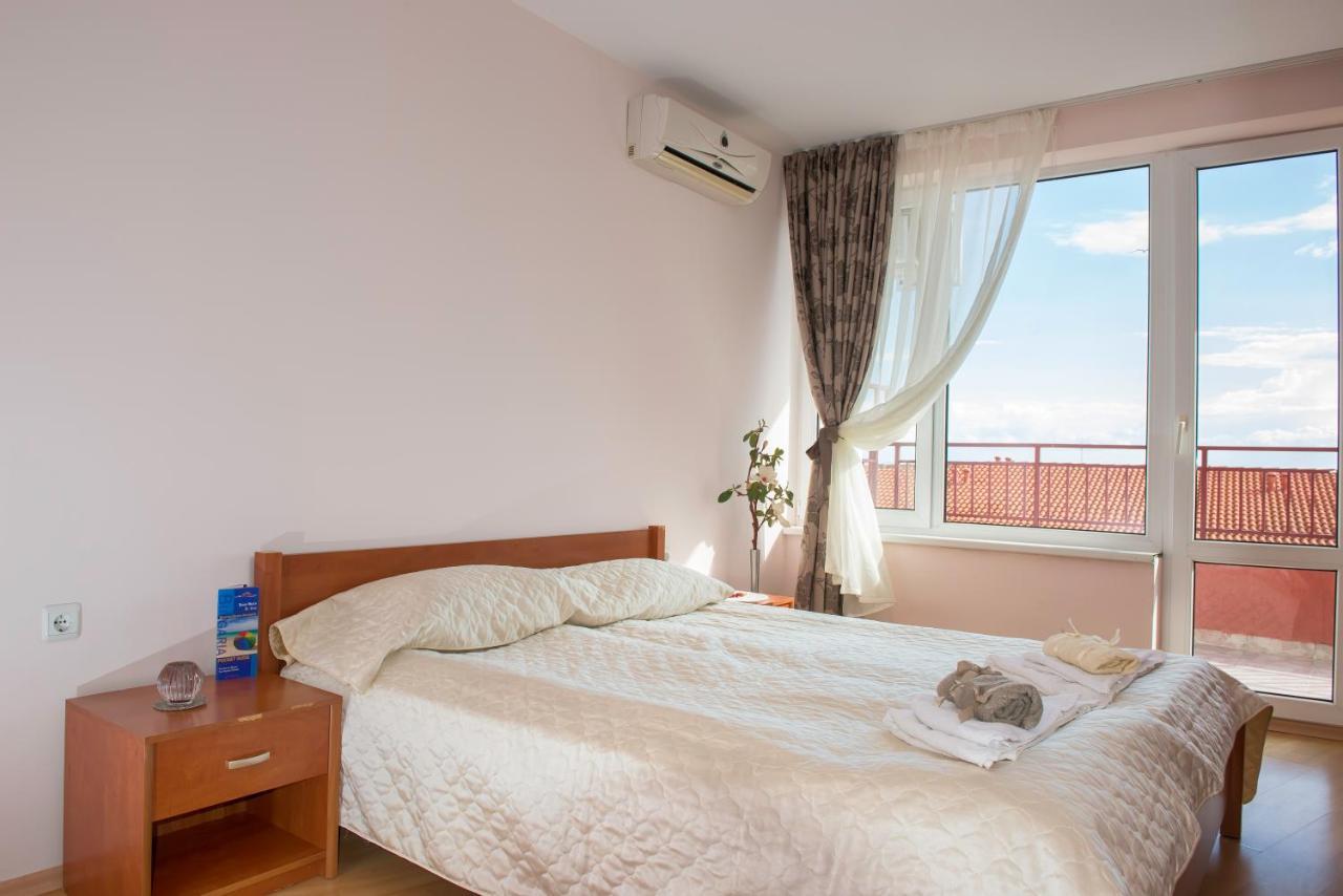 Privilege Beach Apartments Sveti Vlas Bagian luar foto