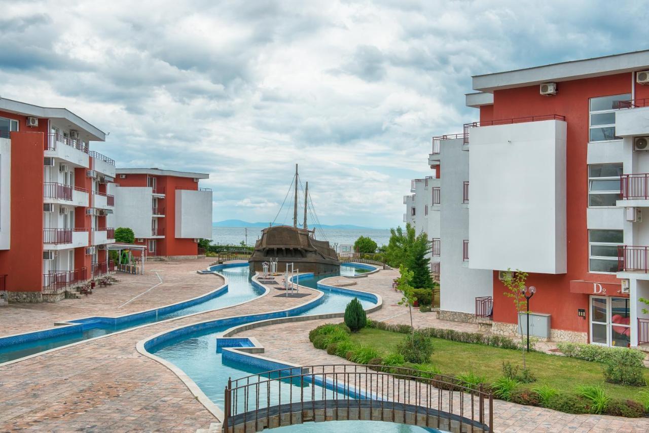 Privilege Beach Apartments Sveti Vlas Bagian luar foto