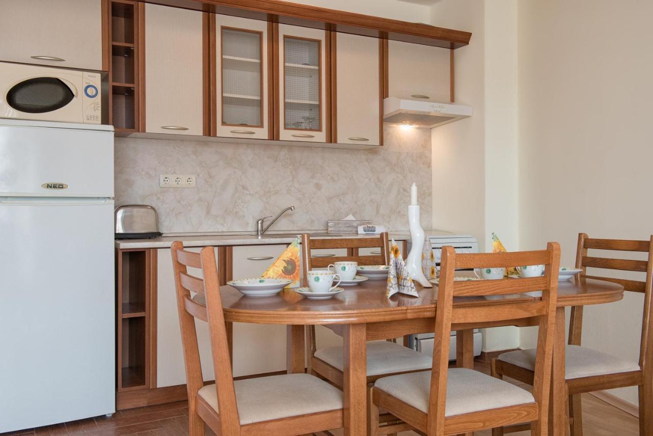 Privilege Beach Apartments Sveti Vlas Bagian luar foto