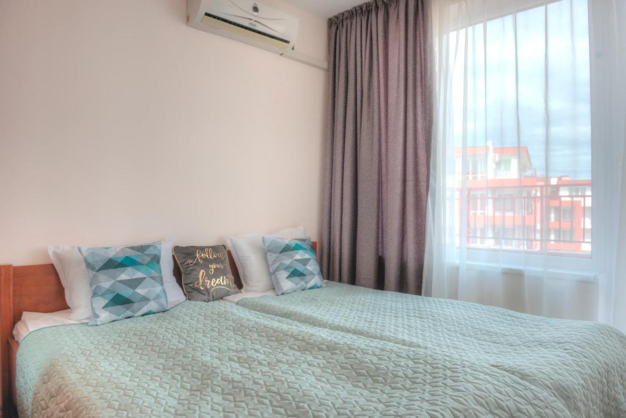 Privilege Beach Apartments Sveti Vlas Bagian luar foto