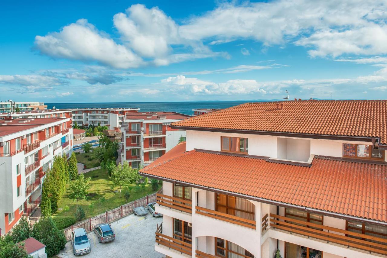 Privilege Beach Apartments Sveti Vlas Bagian luar foto