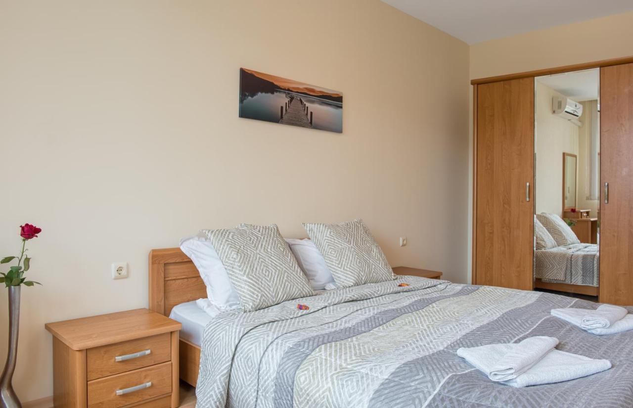 Privilege Beach Apartments Sveti Vlas Bagian luar foto