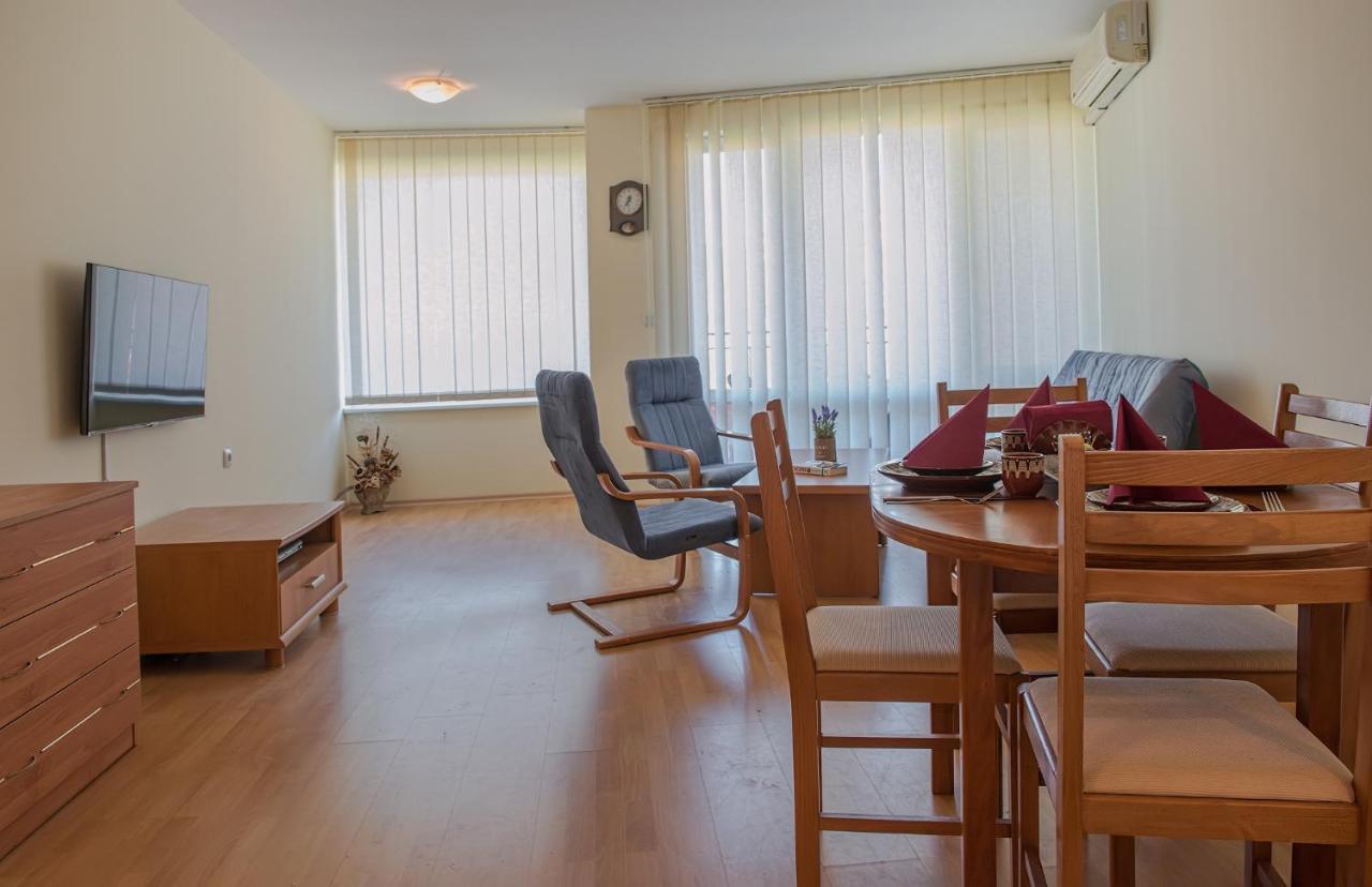 Privilege Beach Apartments Sveti Vlas Bagian luar foto
