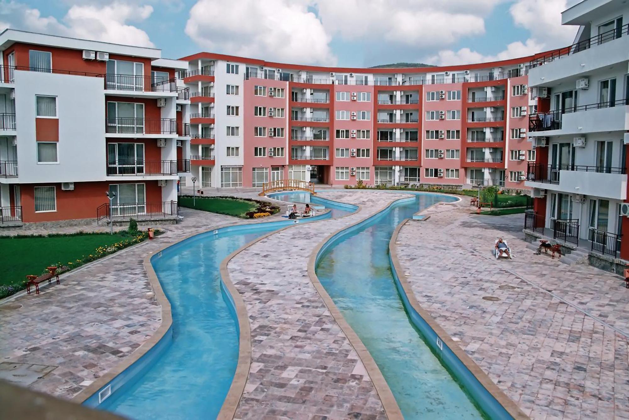 Privilege Beach Apartments Sveti Vlas Bagian luar foto